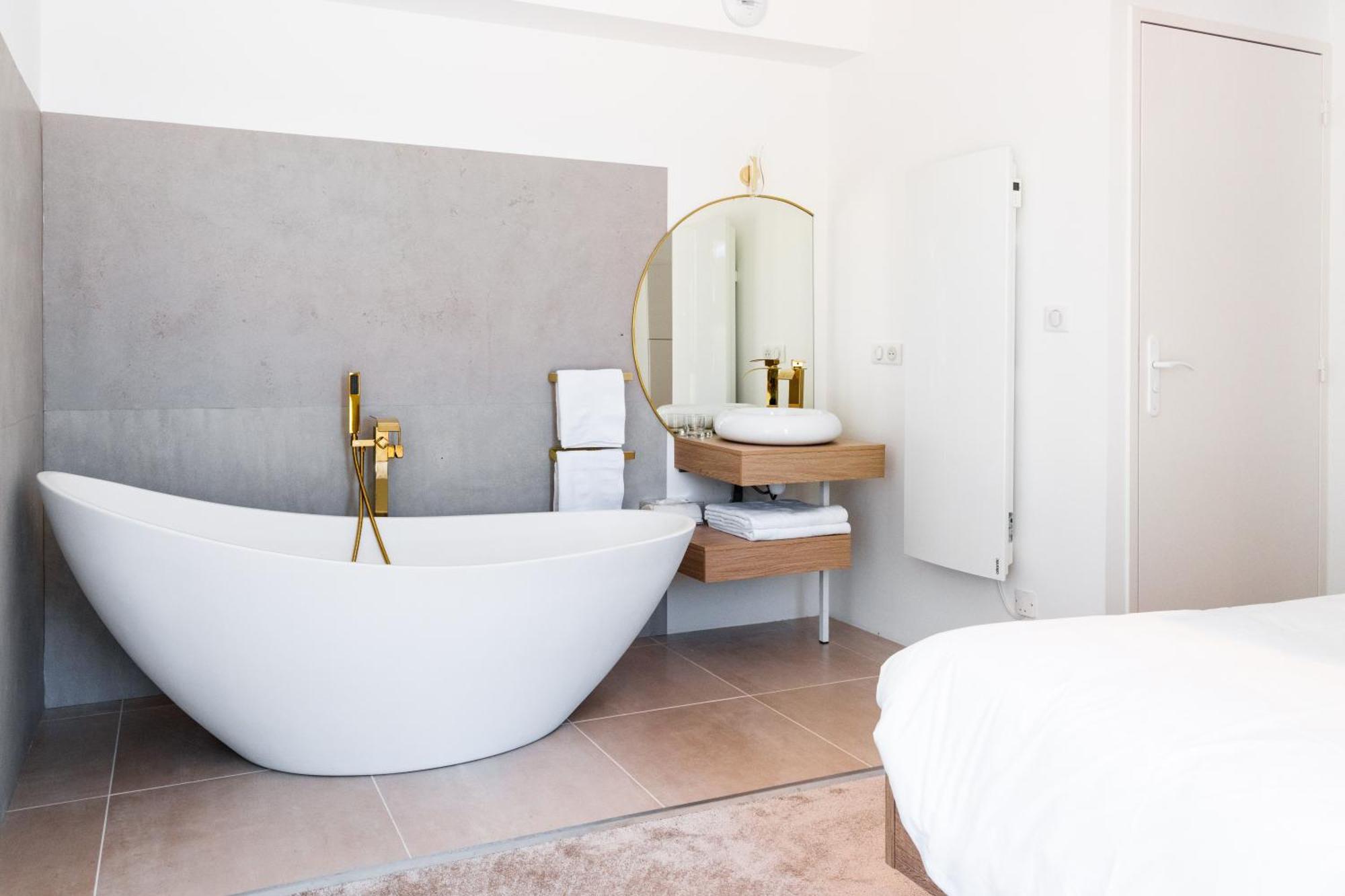 Domaine De Mende Brenoux Suites & Spa Exterior photo
